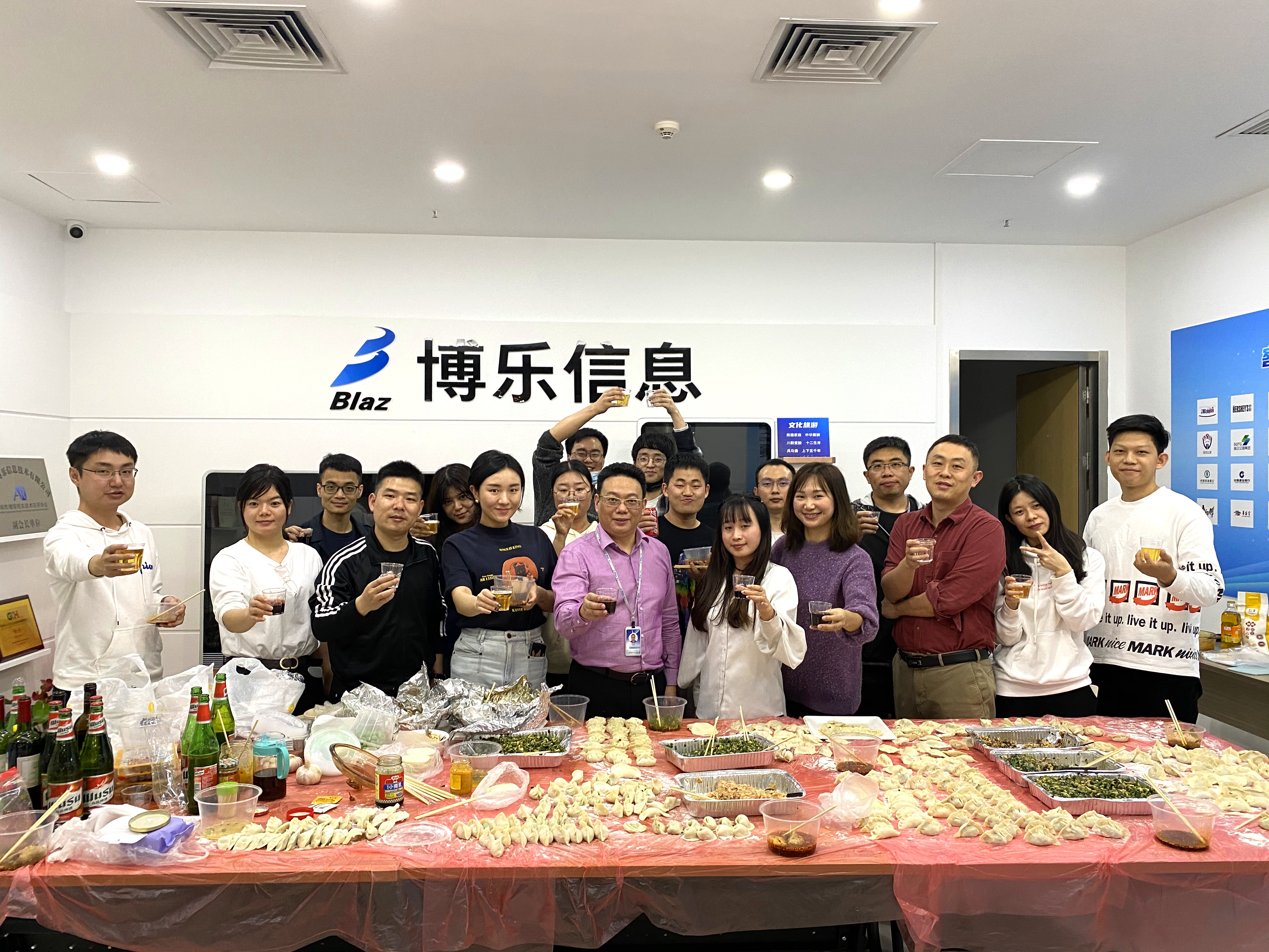 博乐信息一年一度小年夜饺子铺再次开张，祝大家小年快乐啦